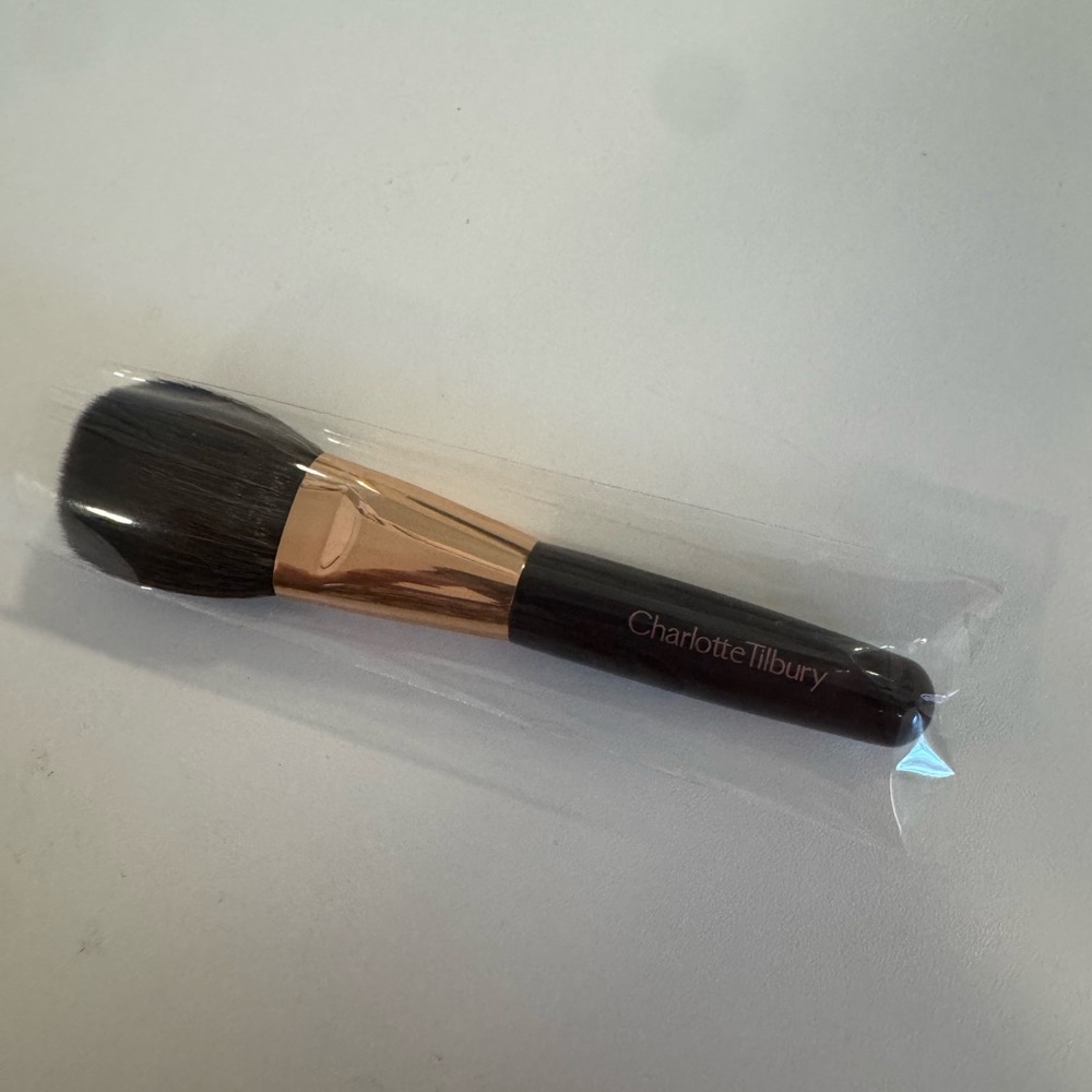 Charlotte Tilbury Black Handle with Rose Gold Ferrule Face Brush